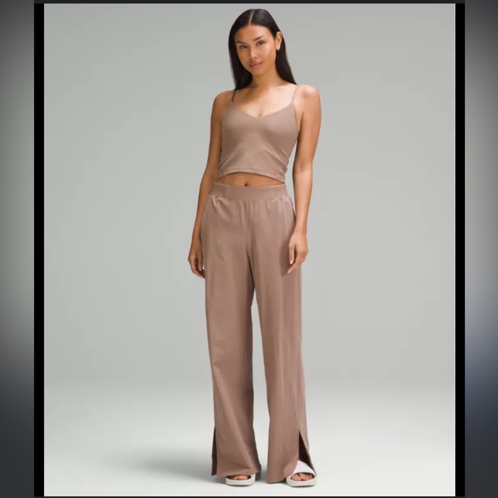 NWOT- Lululemon- Stretch Woven HR Wide Leg Pant- Sz XL (Square Dot)- Beige